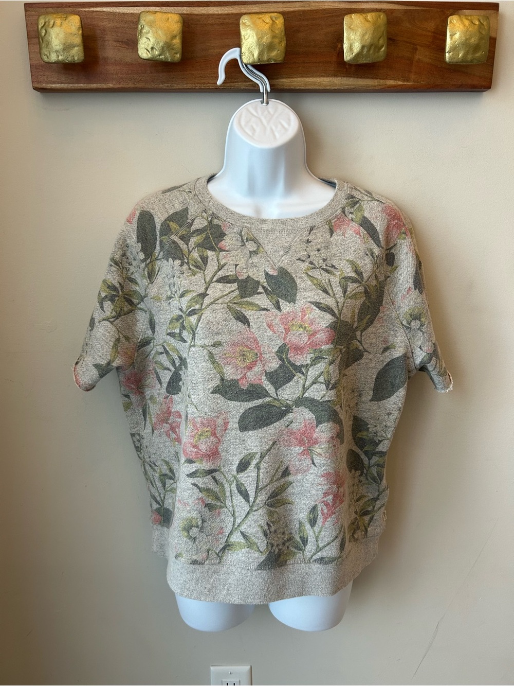 LEVI’S Floral Short-Sleeve Sweatshirt Top - Cottagecore Loungewear Size Large